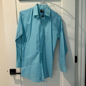 J. Ferrar modern fit dress shirt. Men’s 15-15 1/2 32/33 light blue button up.